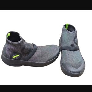 Oofos OOmg Fibre High Top Black and Gray Athletic Slip-On Design Size 8